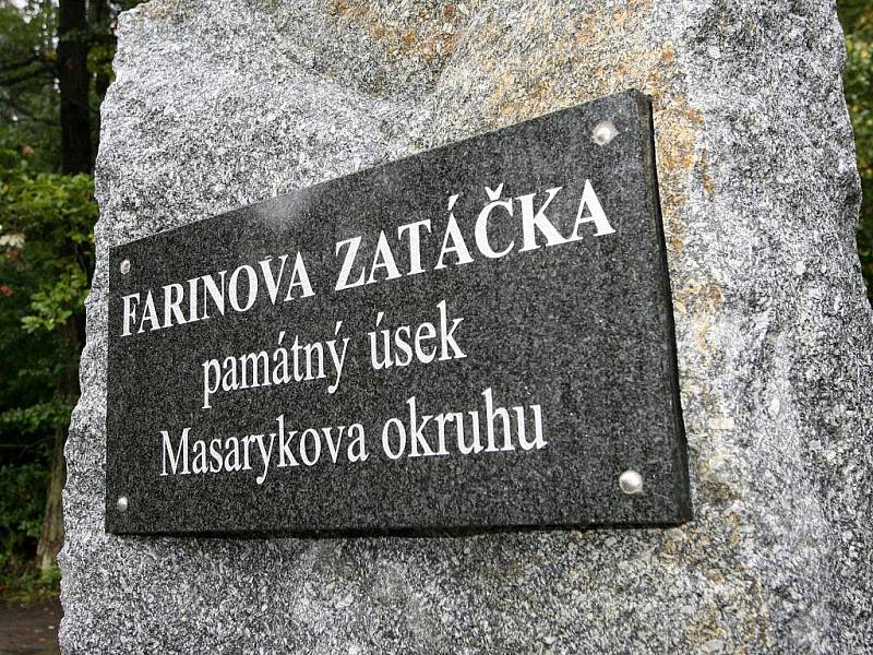 Kamenný památník připomíná tragédii z roku 1949, kdy se původní trati uskutečnil první a zároveň i poslední závod formule 1 v Československu.