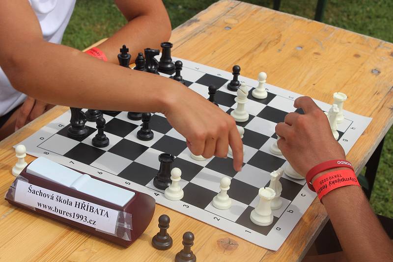 Ačkoliv šachy mezi oficiální olympijské sporty nepatří, mohou si zájemci v Brně vyzkoušet i tuto hru.