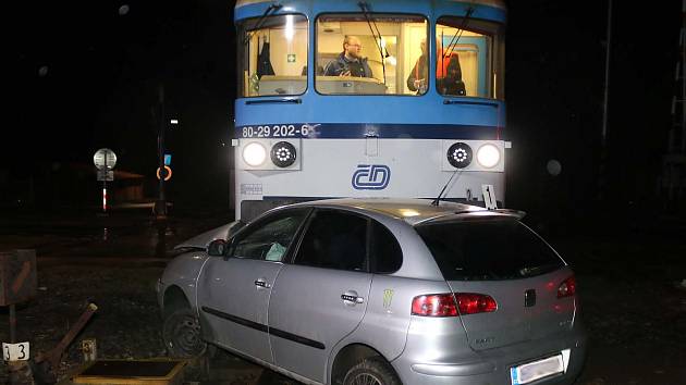 Silně opilí řidiči bourali ve stejný den v Nádražní ulici v Tetčicích na Brněnsku.