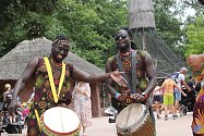 Africké tance, pletení copánků i křest speciální čokolády. Brněnská zoologická zahrada žila Africkým létem.