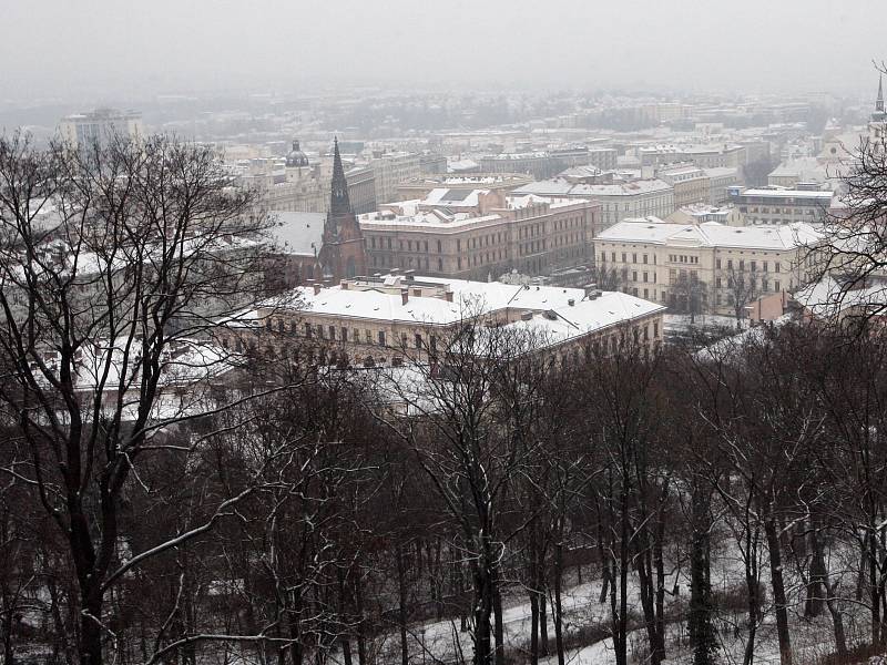 Brno se dočkalo první letošní sněhové pokrývky.