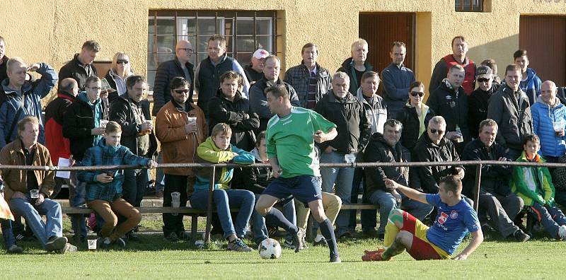 Podzimní euforie v Tišnově vygradovala v nedělním derby s deset kilometrů vzdálenou Kuřimí, na které se přišlo podívat 1 053 platících diváků.