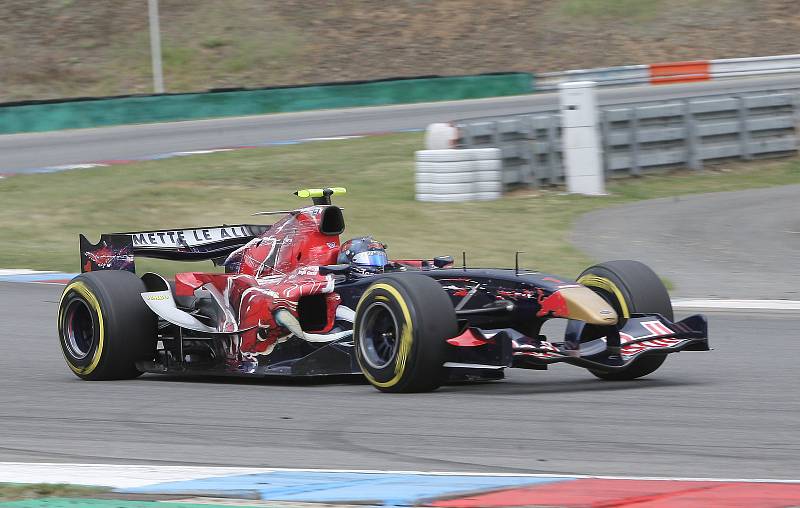 Gerstl se svou formulí Toro Rosso posunul rekord Masarykova okruhu.