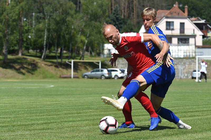 Přípravný zápas mezi Zbrojovkou Brno (červená - Peter Štěpanovský) a Jihlavou (modrá)