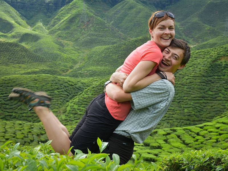 Manželé na čajových plantážích.