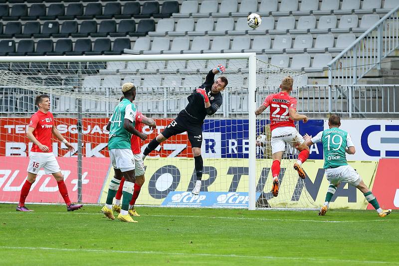 Fotbalisté Zbrojovky Brno (v červeném) prohráli v Jablonci 1:3.