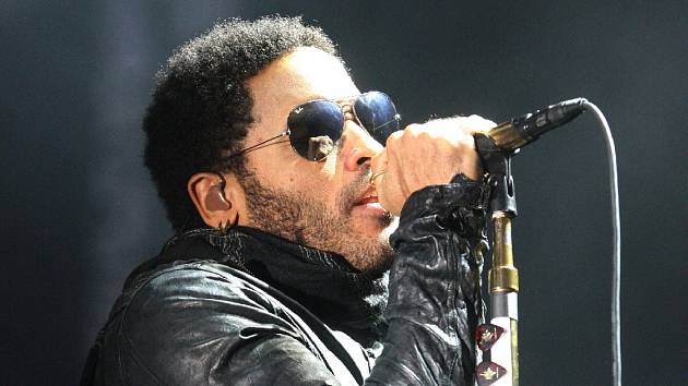 Lenny Kravitz pobavil Brňany i navzdory vytrvalému dešti. 