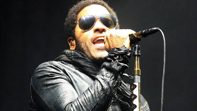 Lenny Kravitz pobavil Brňany i navzdory vytrvalému dešti. 