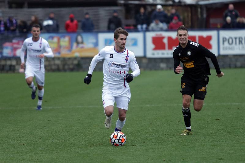 Bronislav Stáňa (v bílém) v dohrávce 12. kola FORTUNA:NÁRODNÍ LIGY s Varnsdorf, Líšeň vyhrála 1:0.