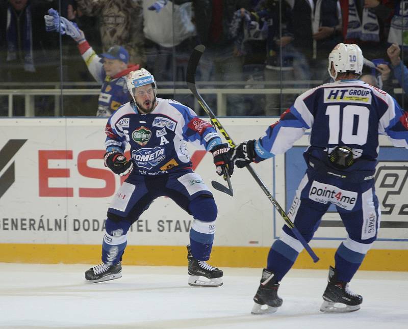 Hokejisté brněnské Komety si v desátém kole extraligy smlsli v repríze dubnového finále na Liberci, když zvítězili jasně 7:2.