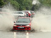 Prudký déšť zkomplikoval ve čtvrtek dopravu v Brně.