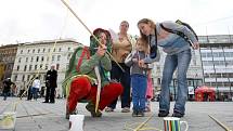 Děti v neděli odpoledne na brněnském náměstí Svobody plnily nejrůznější úkoly
