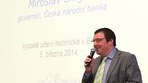 Studentům Podnikatelské fakulty Vysokého učení technického v Brně přednášel guvernér České národní banky Miroslav Singer.