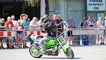 Někteří závodníci, kteří pojedou motocyklovou Grand Prix na Masarykově okruhu si ve čtvrtek při doprovodném programu zazávodili na malých motorkách na brněnském náměstí Svobody. Nechyběl Jakub Kornfeil.