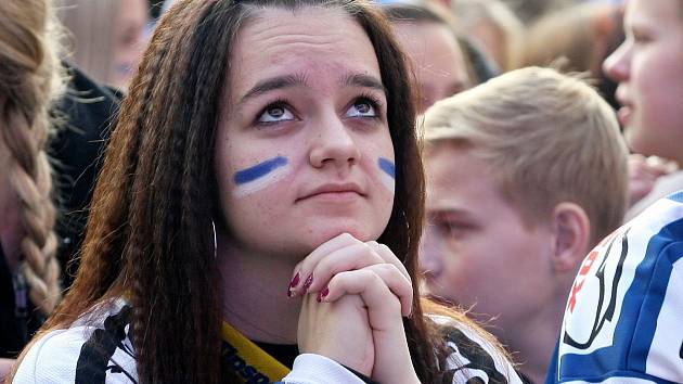 Brněnské Moravské náměstí v sobotu bouřilo. Hokejoví fanoušci se ale nedočkali vytouženého vítězství Komety nad Spartou a postupu do finále.