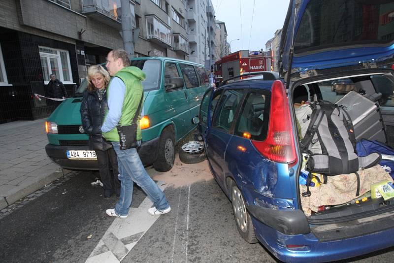 Nehoda v centru Brna, při které se zranilo i dítě.