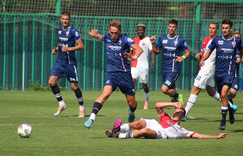 Fotbalisté Líšně (v modrém) porazili v generálce na ligu pražskou Slavii.