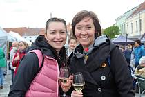 Chřestové speciality i různé druhy vín si vychutnali návštěvníci festivalu na náměstí v Ivančicích na Brněnsku.