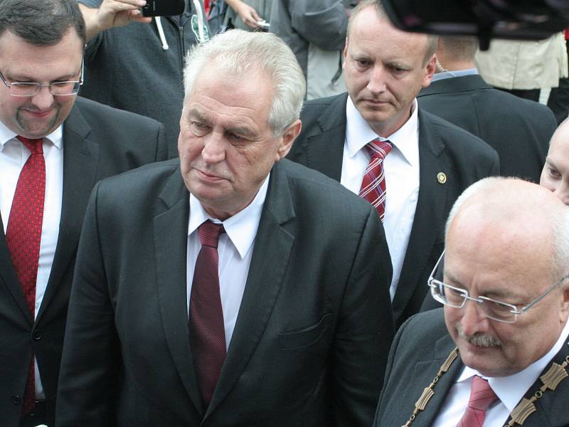 Prezident Miloš Zeman diskutoval s lidmi v centru Břeclavi.