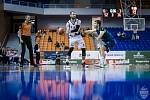 Basketbalisté Brna (v bílých dresech) si ve středu poradili doma s Ostravou. Foto: Jan Russnák