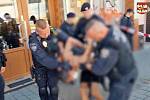 Policie zadržela muže, který v Brně napadl školačku