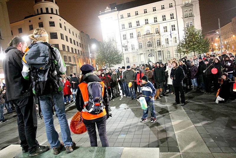 Hlavním cílem lampiónového průvodu v Brně bylo zavzpomínat na studenty, kteří přes noc přišli o možnost studovat vysokou školu.