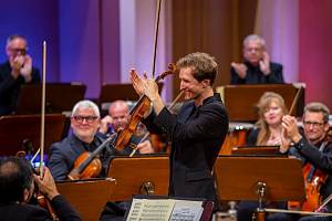 Světově uznávaný houslista Josef Špaček zahraje společně se smyčcovým komorním orchestrem Barocco sempre giovane 6. prosince v Brně adventní koncert s podtitulem "Osmero ročních dob”.