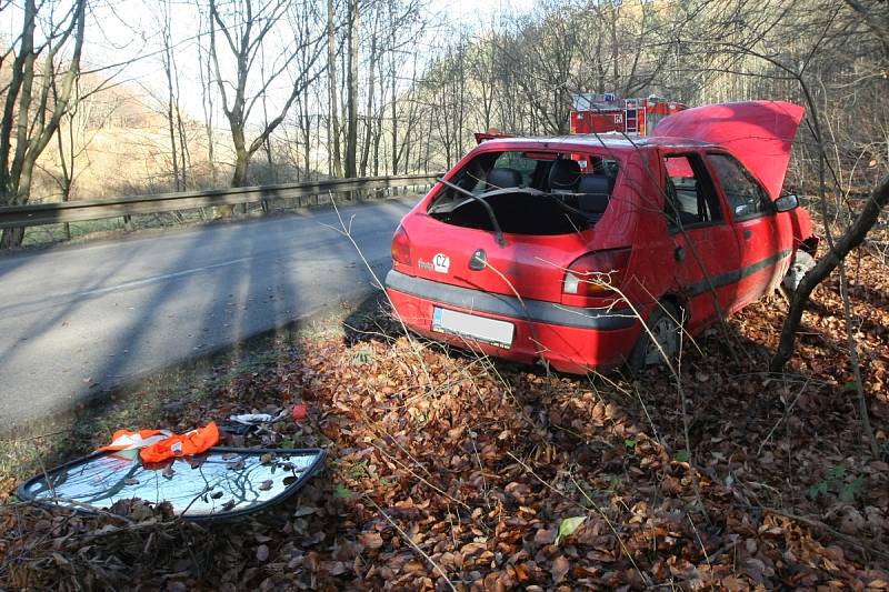 Nehoda auta mezi obcemi Ochoz u Brna a Březina.