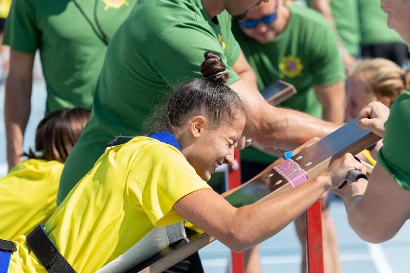 Mladí sportovci v Brně oblékli trička barev olympijských kruhů a soutěžili v desátém republikovém finále Odznaku všestrannosti.