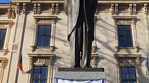 Skupina Užaslé nechala promluvit sochu Tomáše Garrigua Masaryka na brněnském Komenského náměstí už potřetí. Mizím, stálo na ní.