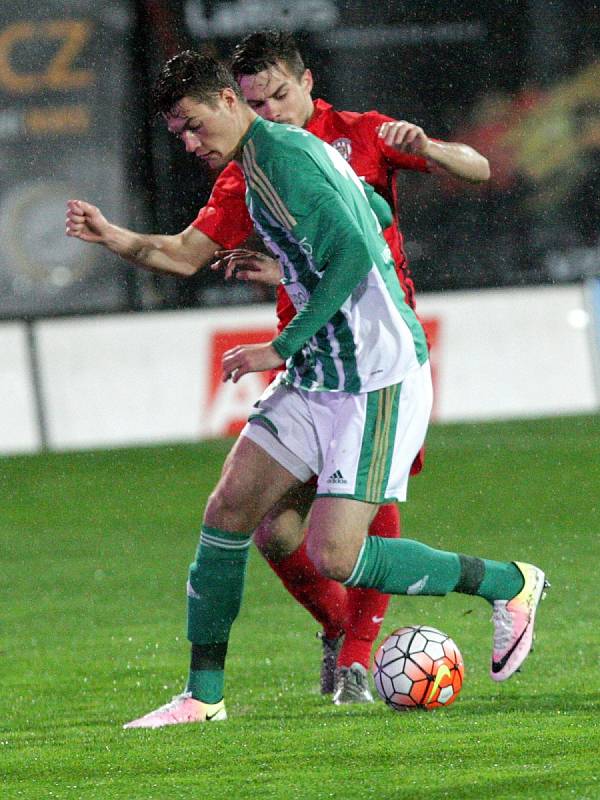 Brněnští fotbalisté (v červeném) zdolali na domácí půdě Bohemians 2:1.