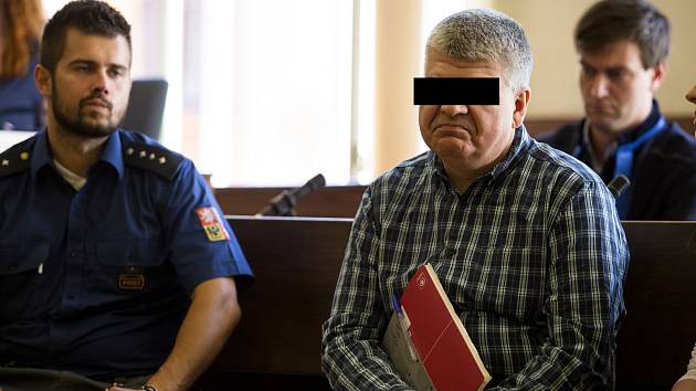 Dvě nezletilé děti měl sedmačtyřicetiletý otec na Břeclavsku podle obžaloby zavírat do místnosti nazývané hladomorna.