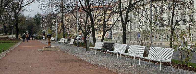 Zrekonstruovaný park na Moravském náměstí a u Janáčkova divadla.