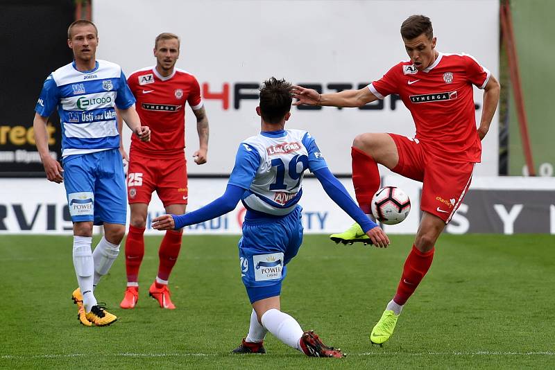 21. kolo druhé ligy mezi domácí FC Zbrojovkou Brno (v červeném) proti FK Ústí nad Labem.
