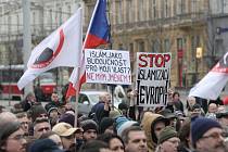 Asi tisícovka lidí v sobotu přišla na Moravské náměstí v Brně na demonstraci proti islámu. Nedaleko svolali vlastní shromážděni zastánci tolerance a náboženské svobody.