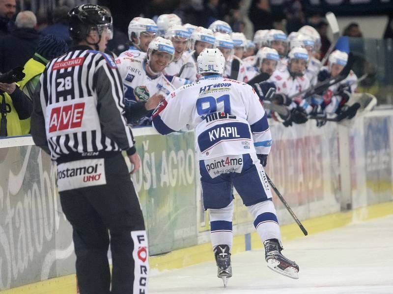  Hokejisté brněnské Komety po třech porážkách zvítězili. Ve 33. kole extraligy doma porazili Litvínov 2:1 a posunuli se před něj o bod na třetí místo tabulky.