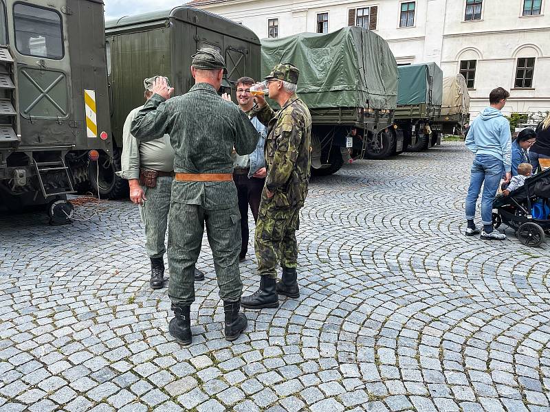 Poslední srpnový víkend si lidé v Rosicích užívali akci nazvanou Zámek v obležení. Nahlédnout mohli i do krytu.