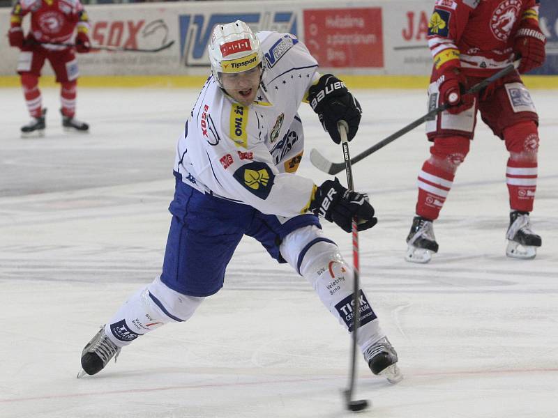 Hokejisté Komety (v bílém) prohráli pošesté v řadě, Třinci podlehli 1:2.