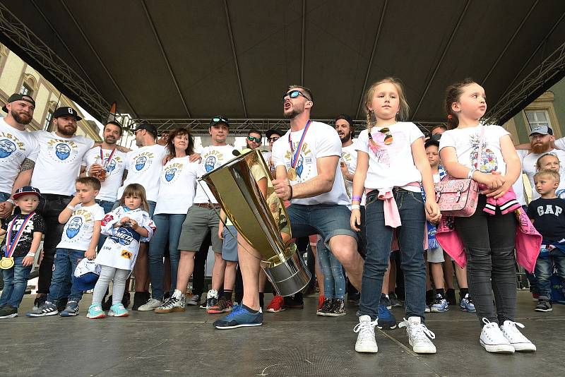 Oslavy s mistrovskou Kometou na Zelném trhu v Brně.