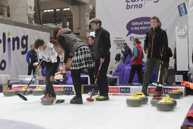 V sobotu se Brňanům otevřela curlingová hala v areálu Nové Zbrojovky.
