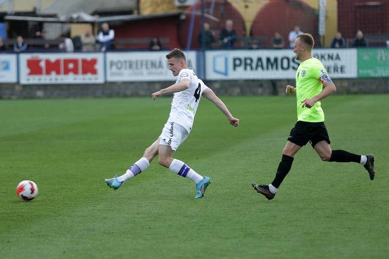 Líšeňští fotbalisté (v bílém) porazili v utkání 27. kola FORTUNA:NÁRODNÍ LIGY na domácím hřišti Prostějov 2:0.