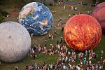 Festival planet v Brně ukazuje návštěvníkům nafukovací modely čtyř vesmírných těles