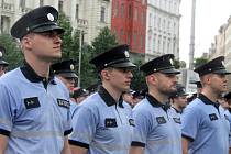 Skoro 150 policistů složilo v pátek odpoledne na brněnském náměstí Svobody služební slib.