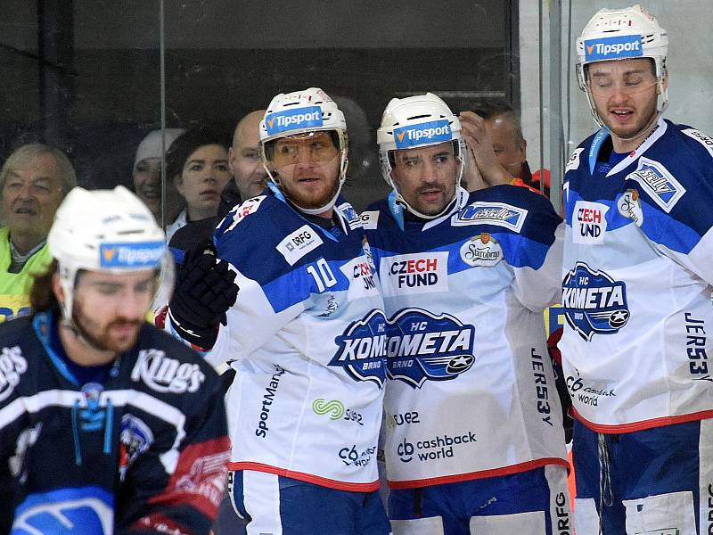 Kometa Brno (v bílém) porazila Plzeň těsně 3:2.