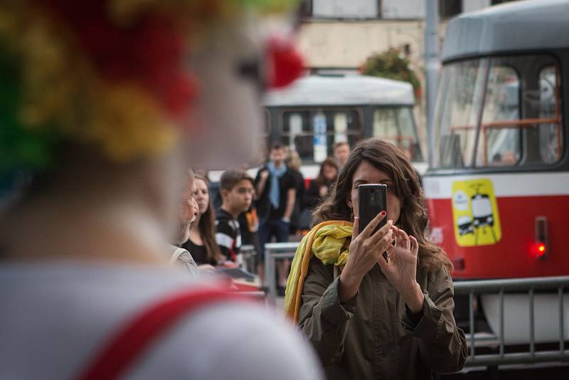 Cirkus je přežitek, neplaťte za ponižování zvířat, vyzývali ve středu na náměstí Svobody ochránci zvířat.