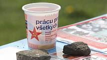 Prvomájové setkání komunistů na Moravském náměstí v Brně.