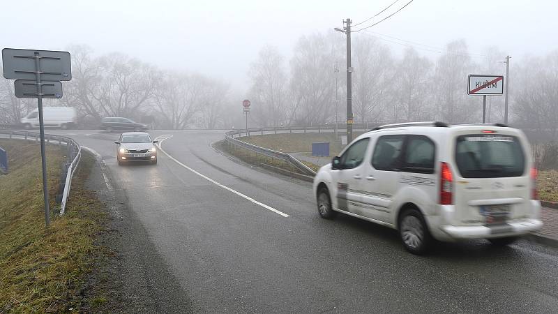 Jedno z problémových míst na silnici I/43 - křižovatka u kuřimské části Podlesí.