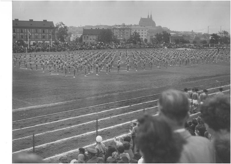 Městská spartakiáda 1959 na stadionu Mor.Slavie na Vojtově ulici.