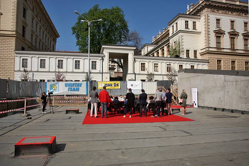 První etapa projektu Janáčkova kulturního centra zahrnuje hrubou stavbu podzemních garáží.