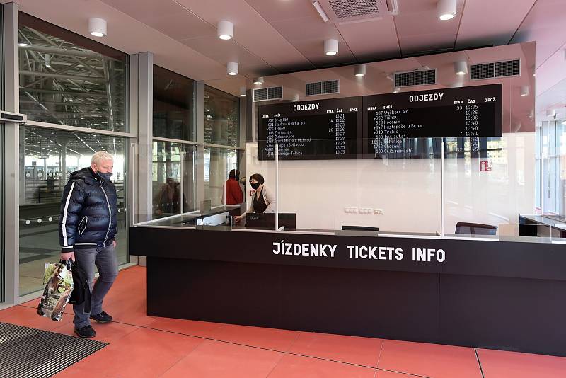 Opravené autobusové nádraží na Zvonařce.